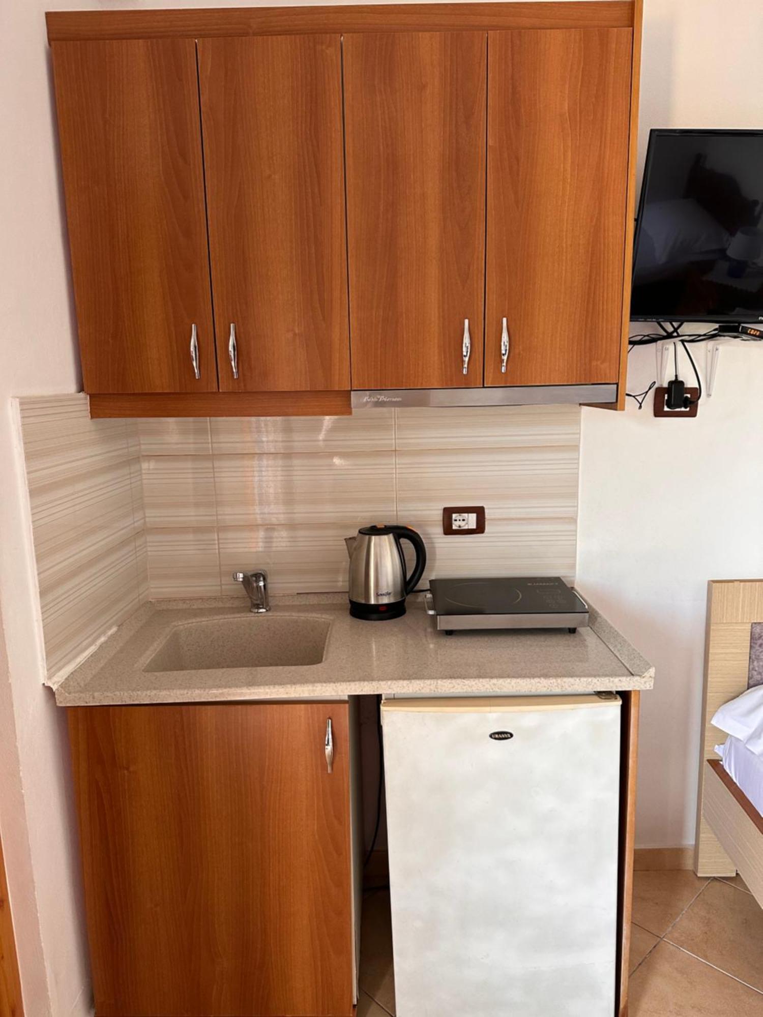 Albi'S Guesthouse Ксамил Екстериор снимка